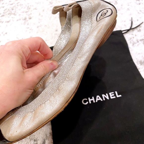 ✅SOLD Chanel spirit cap toe silver flats 38.5 worn - Picture 4 of 8